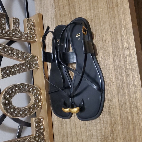 Zara Women's Black Flat Strappy Sandal With Metal Ornament Sz 9 (40) - Picture 5 of 11